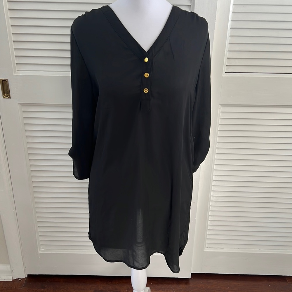 Womanâs sheer top